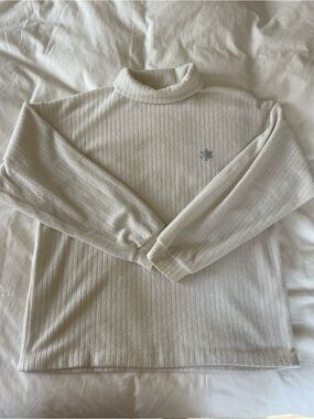 Vintage White Ribbed Mock Neck Sweater with Subtle Embroidery
